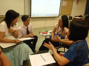 黄志雄老师耐心为老师们解答疑惑