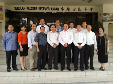在吉隆坡州立华小合照留念。