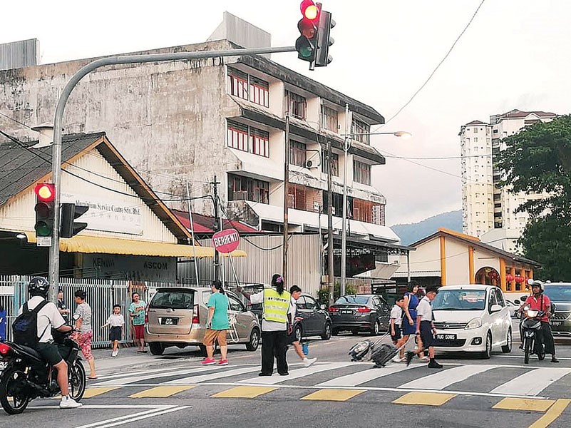 学生津贴行政拨款逐一取消 校园治安恐亮红灯！